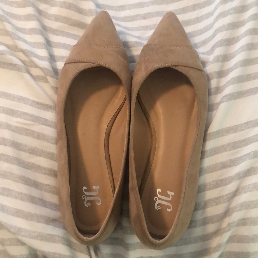 Journee Collection pointed-toe flats